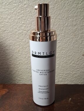 DERMTLGY Universal Tinted Moisturizer SPF46 — No Cap New